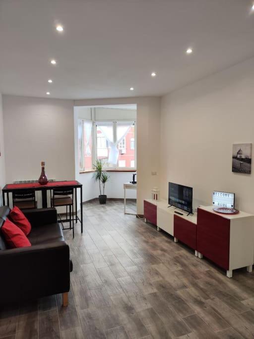 White & Wood House In Apartamento