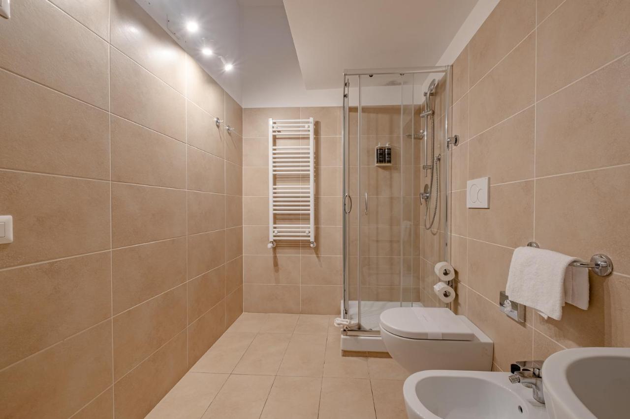 Oriana Homel Apartment Rom