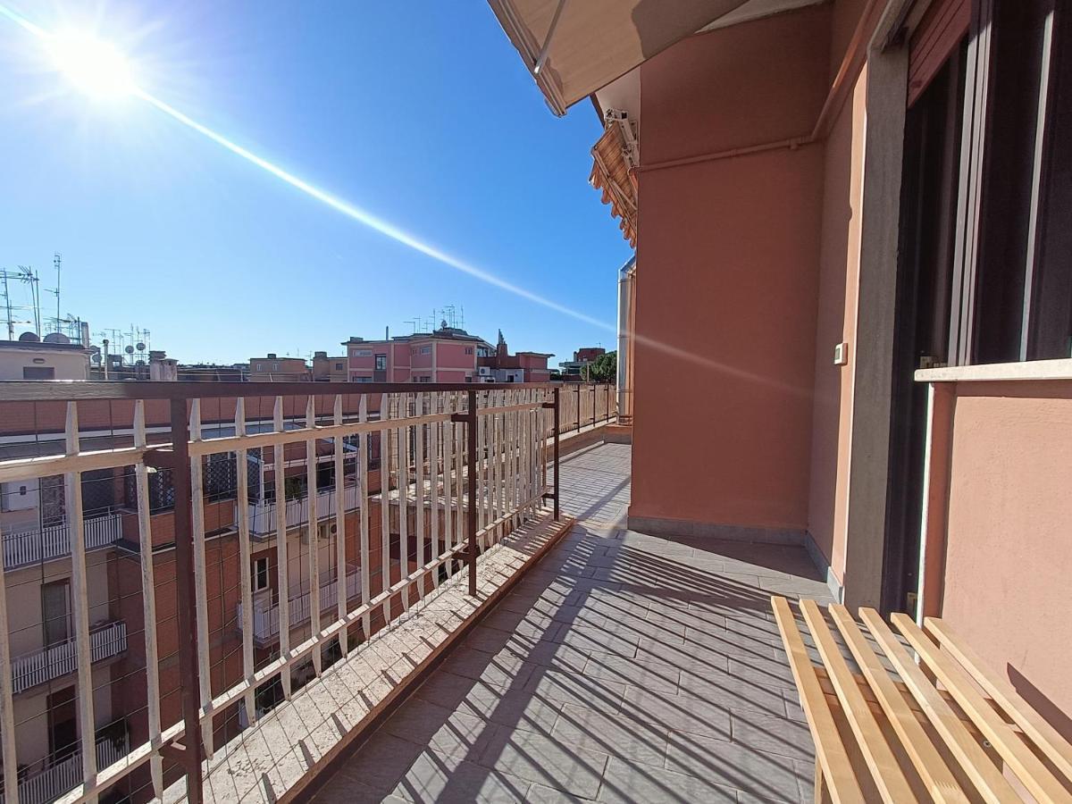 Apartamento Avellini - Delightful And Spacious With Terrace - Near Metro A Cornelia