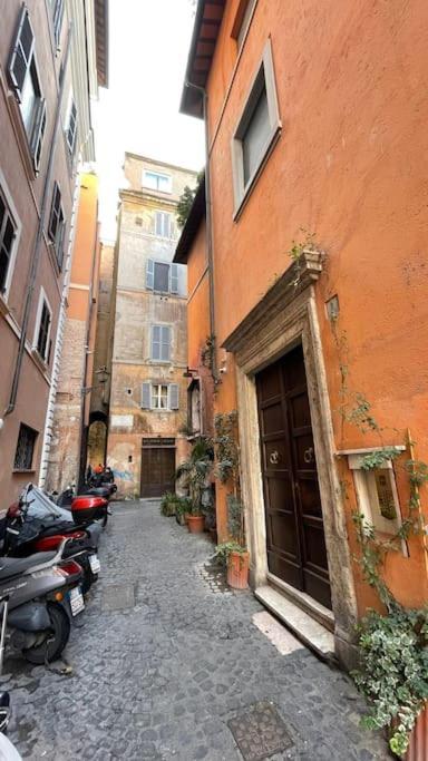 Vicolo San Trifone By Hili Roma