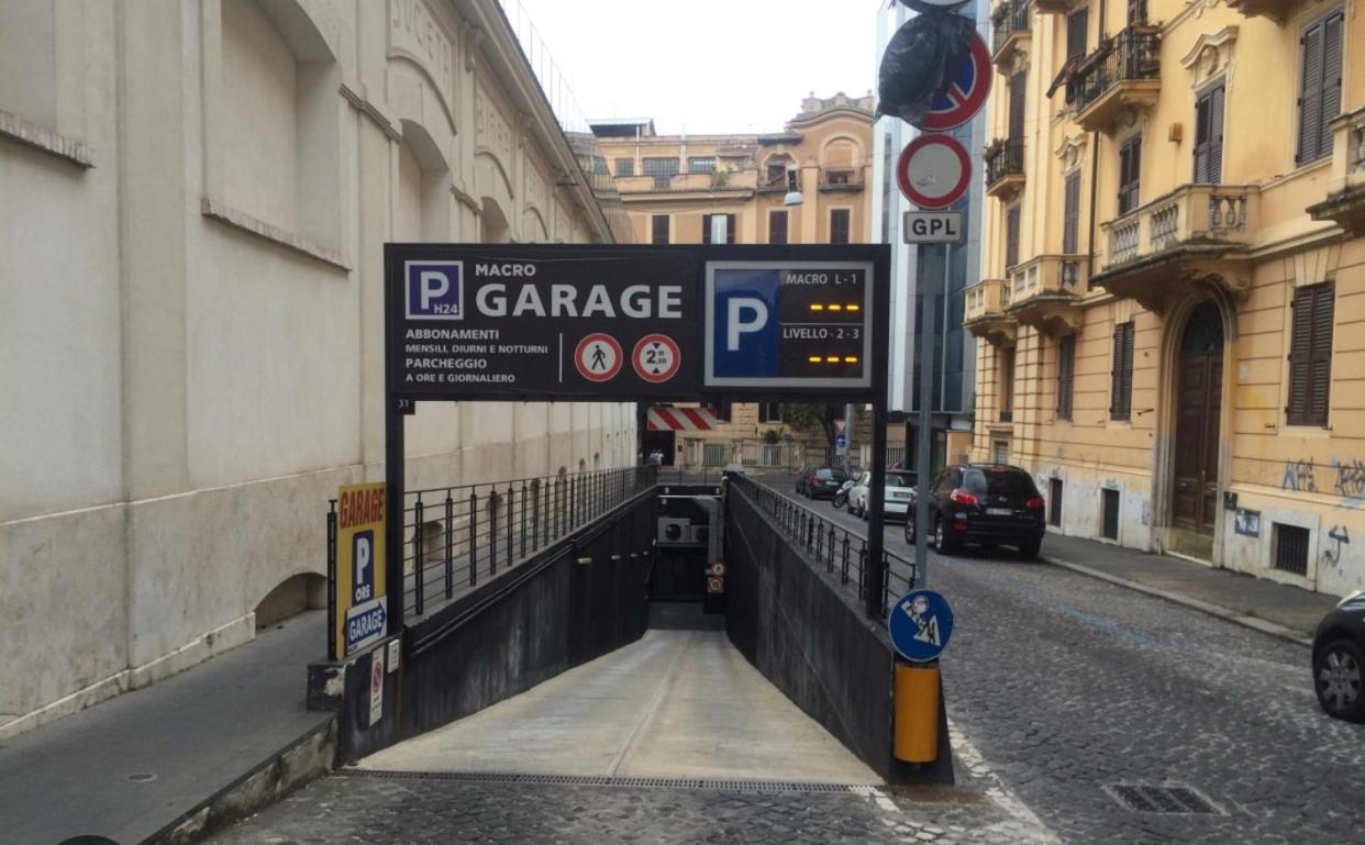La Breccia A Porta Pia Bed & Breakfast