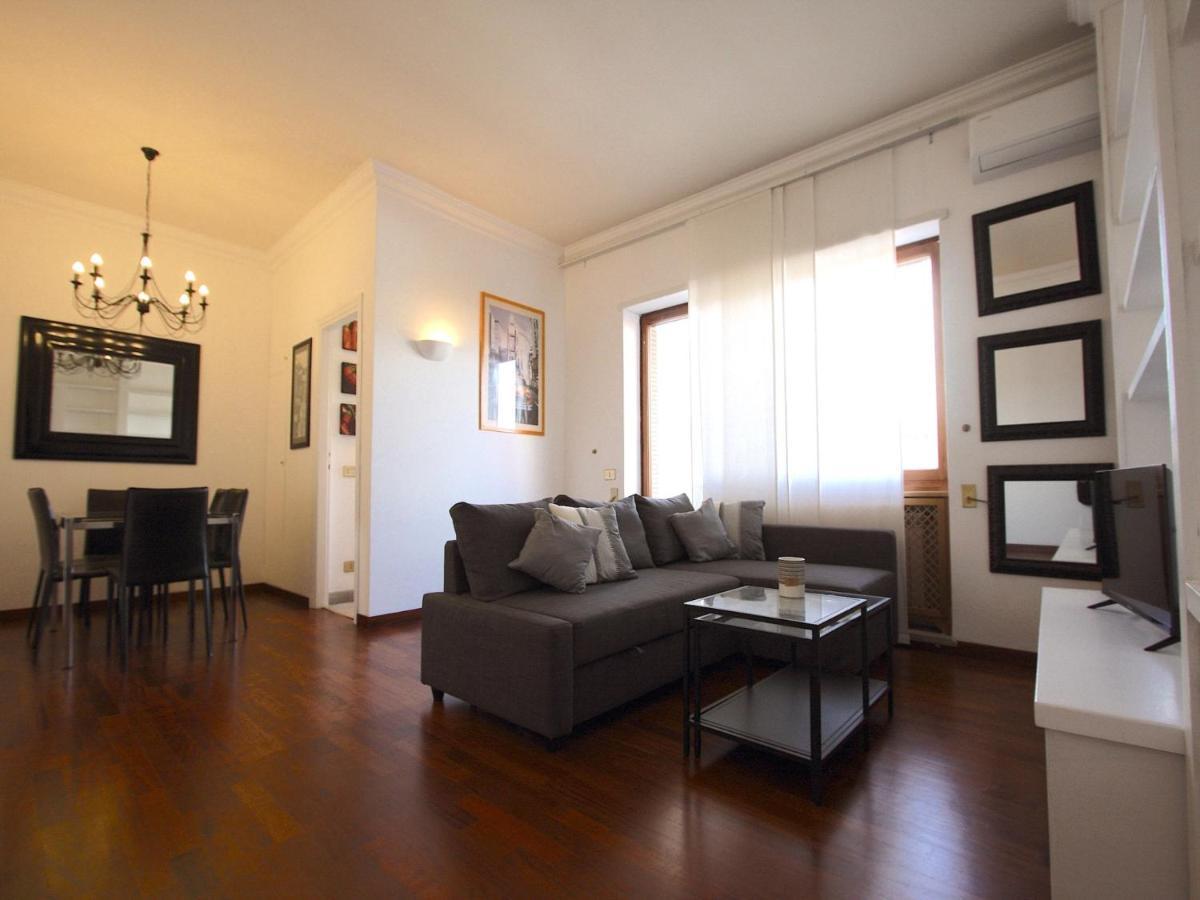 Ponte Milvio Terrace * Rom