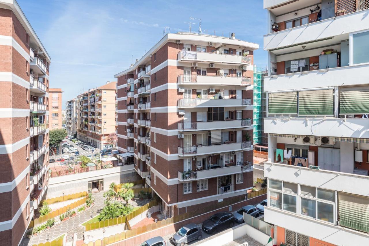 Cinecitta Gem Flat With Veranda Apartamento *