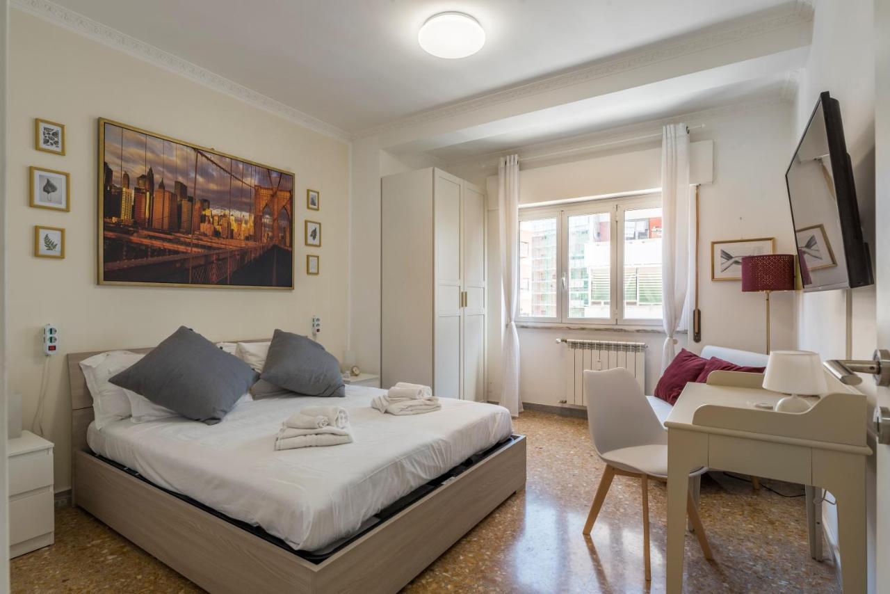 Cinecitta Gem Flat With Veranda Apartamento Roma
