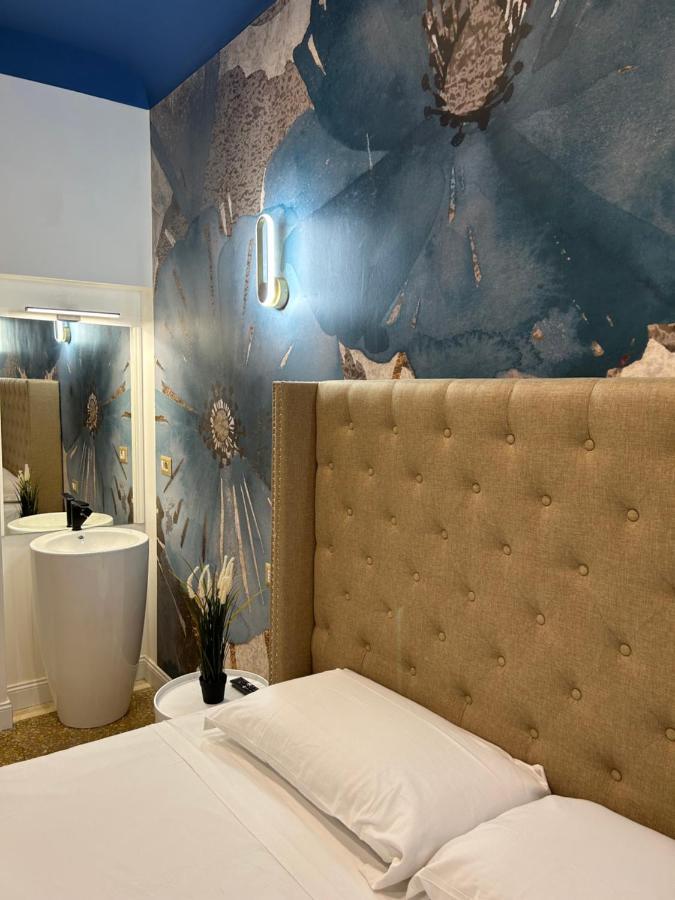 Raffaello's Place * Roma