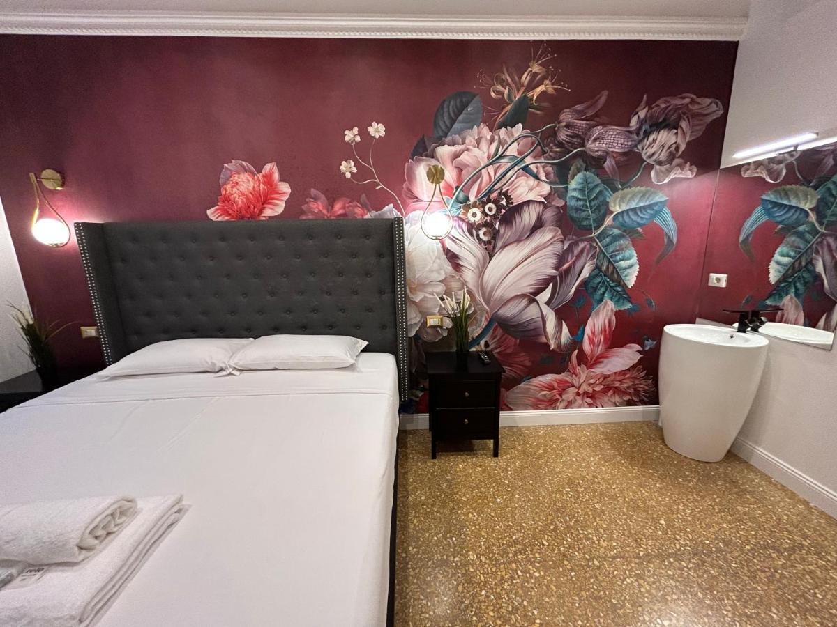 Raffaello's Place Roma