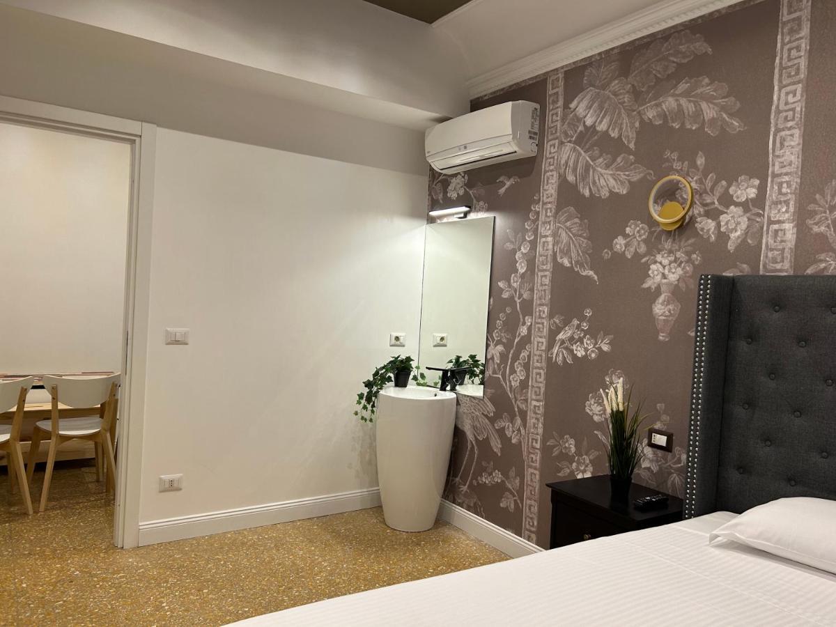 Raffaello's Place * Roma