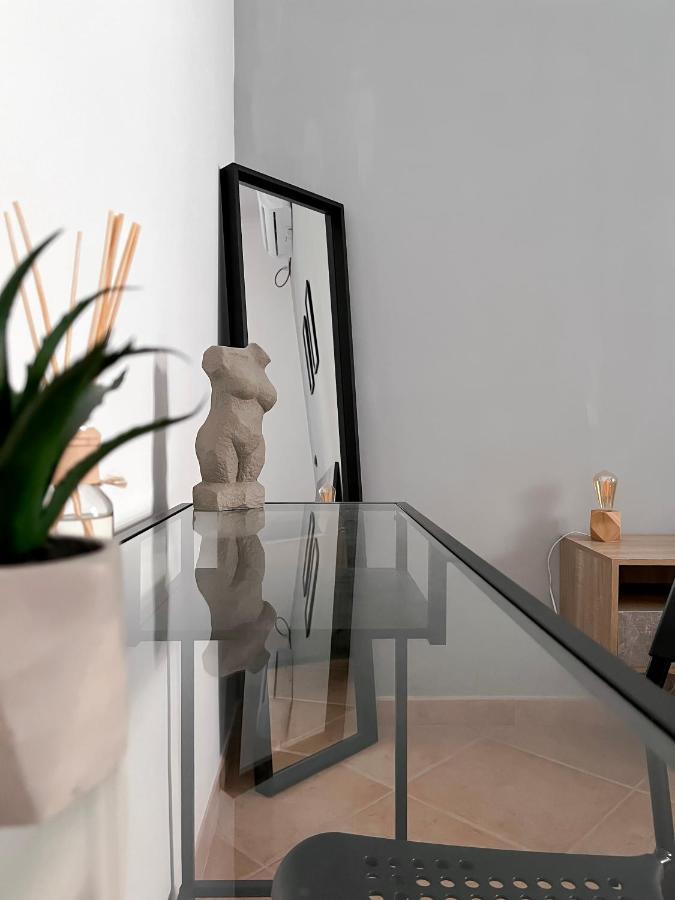 Nea Apartment *