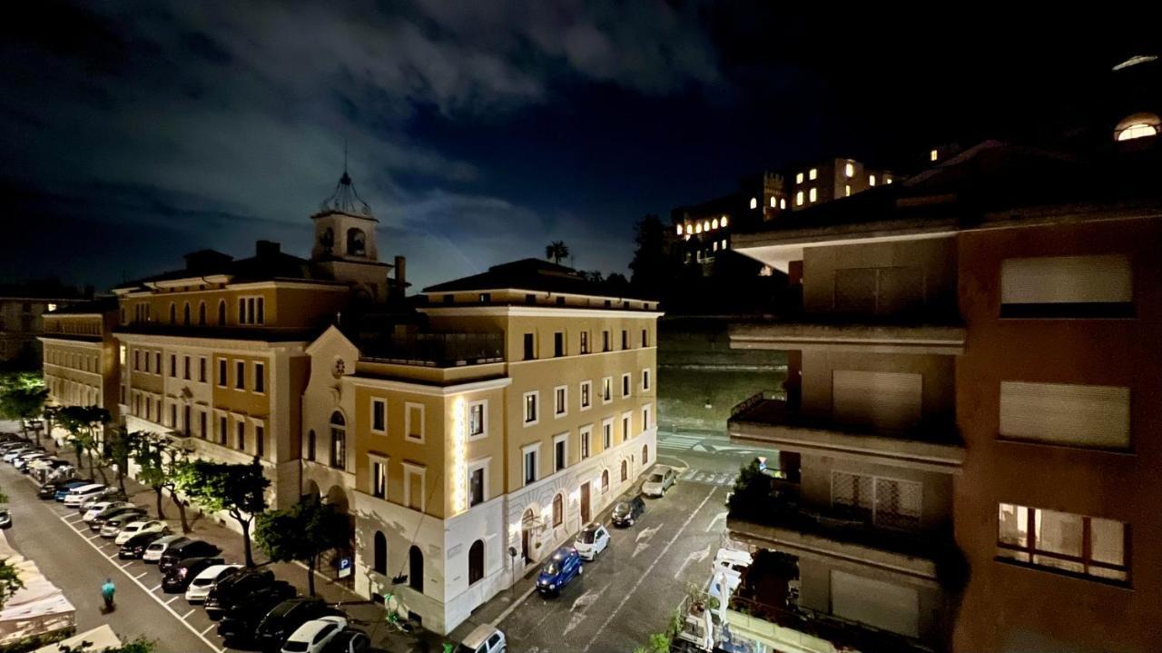 In St Peter Square , Vatican City, Vatican Museums Privat overnatting *