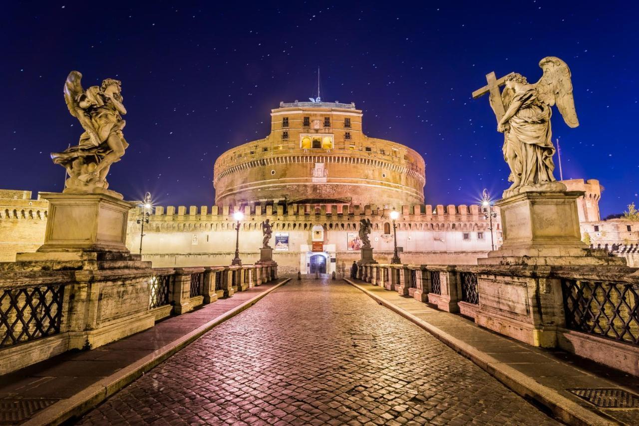 In St Peter Square , Vatican City, Vatican Museums Privat overnatting Roma