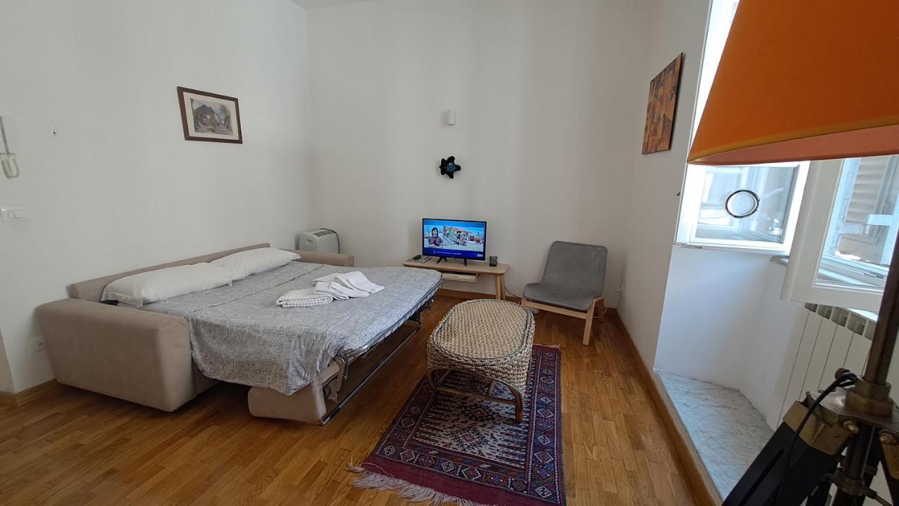 Terrace On The Monuments Of Apartamento Roma