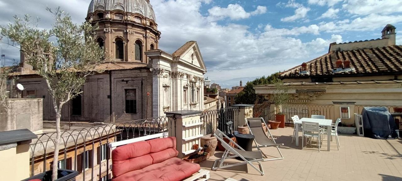 Terrace On The Monuments Of Apartamento Roma