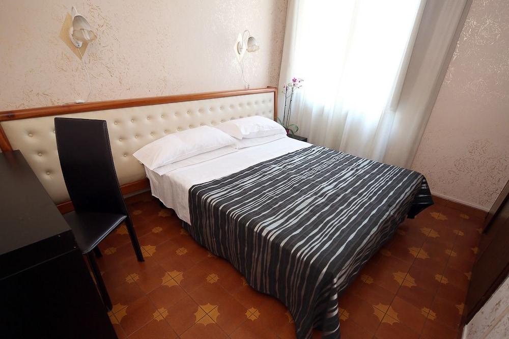 Hotel Roma Room Hotel 3*