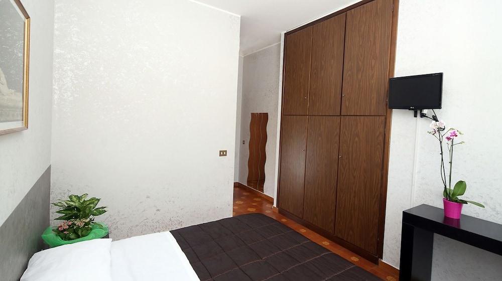Roma Room Hotel Hotel