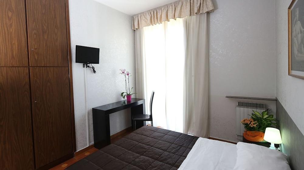 Roma Room Hotel Hotel