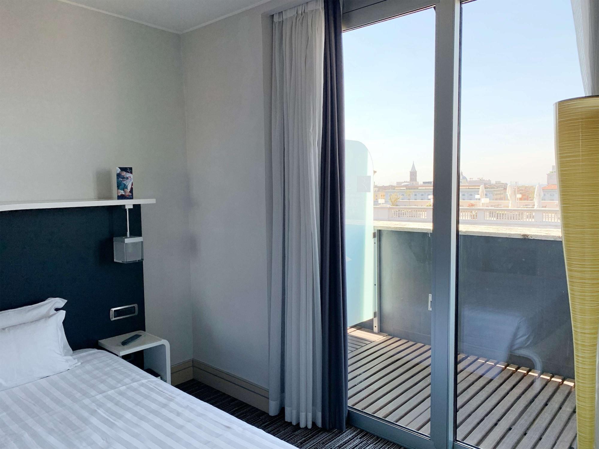 Western Premier Royal Santina Rome