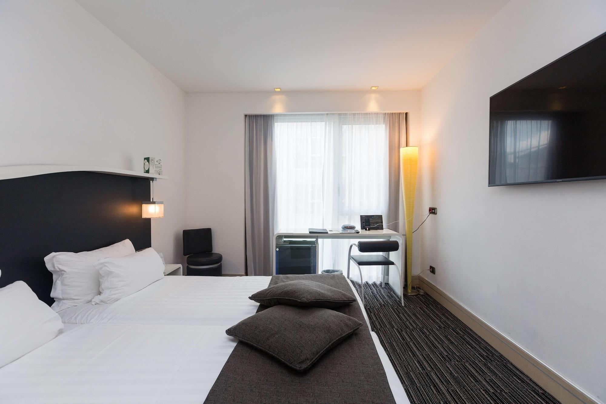 Western Premier Royal Santina Hotel
