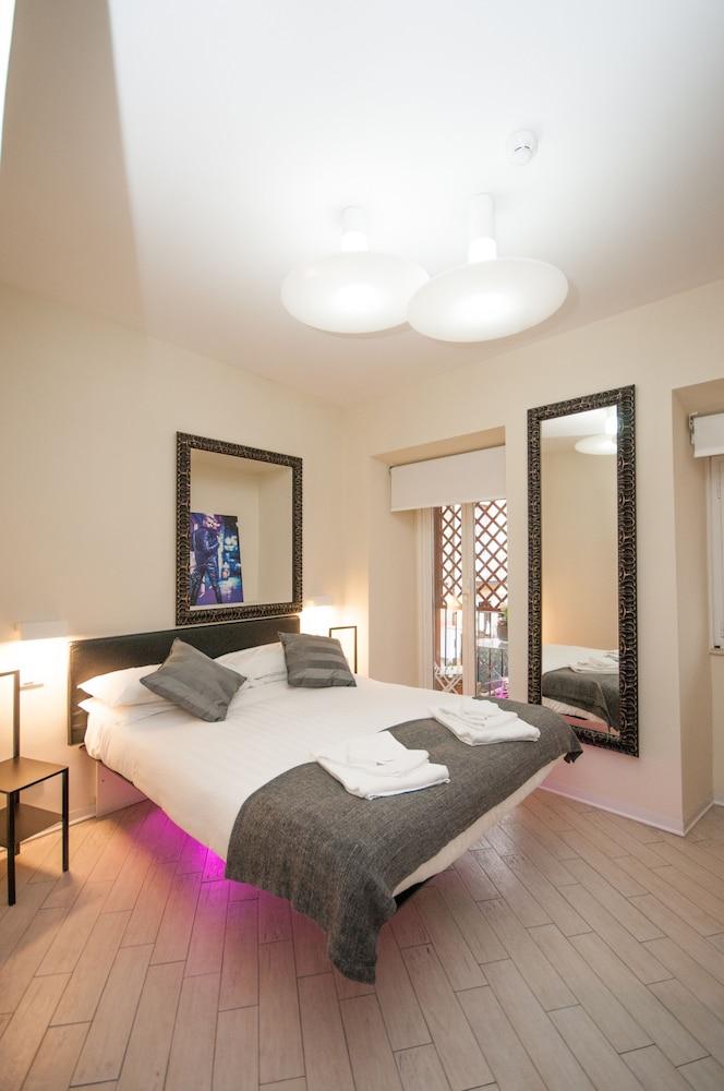 First Floor 2* Roma