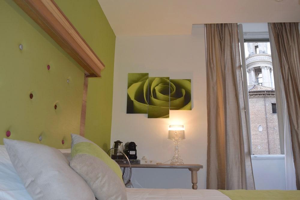 Spagna Ave Bed & Breakfast Roma