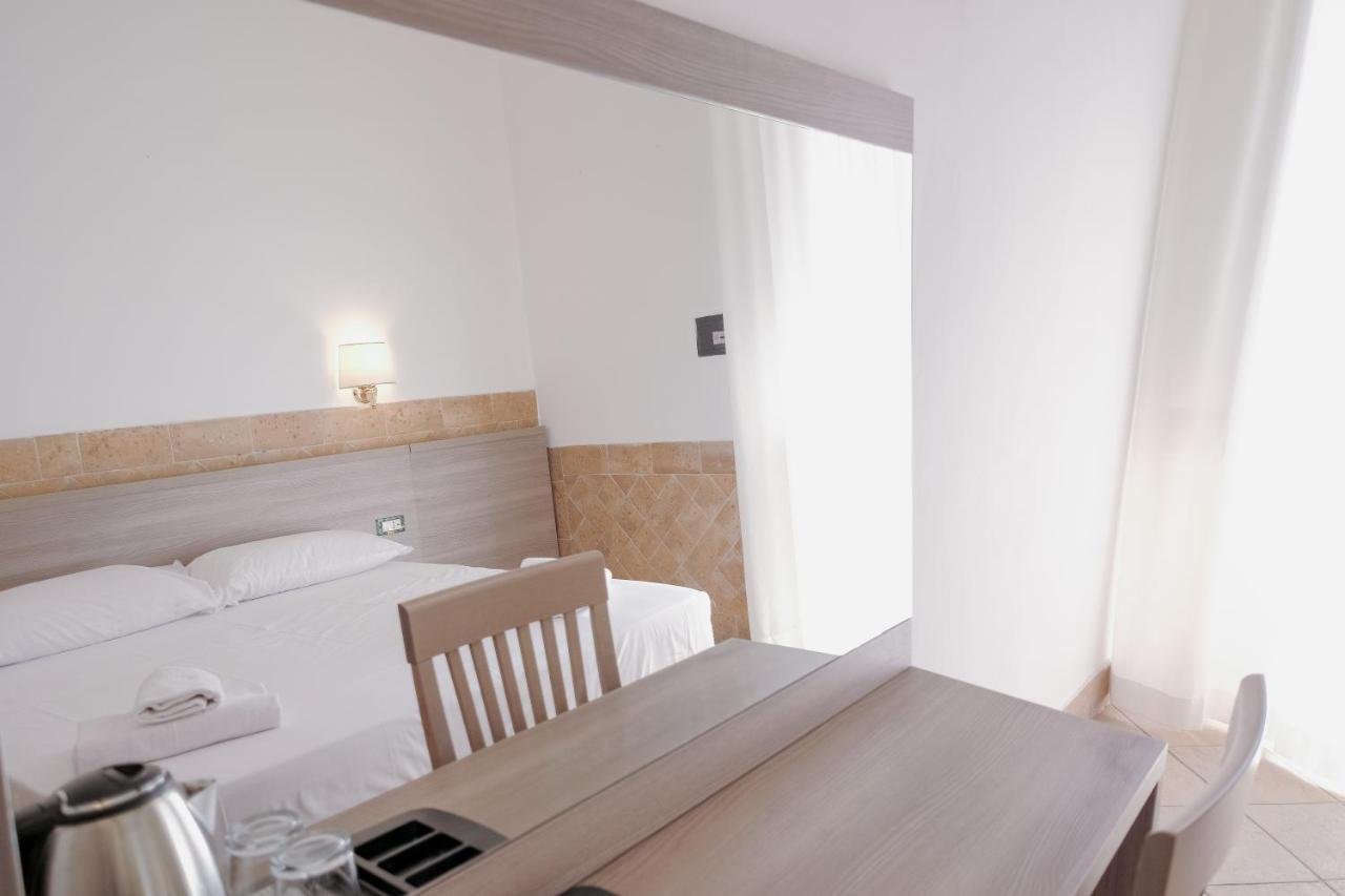 Hotel Alex Square 3*