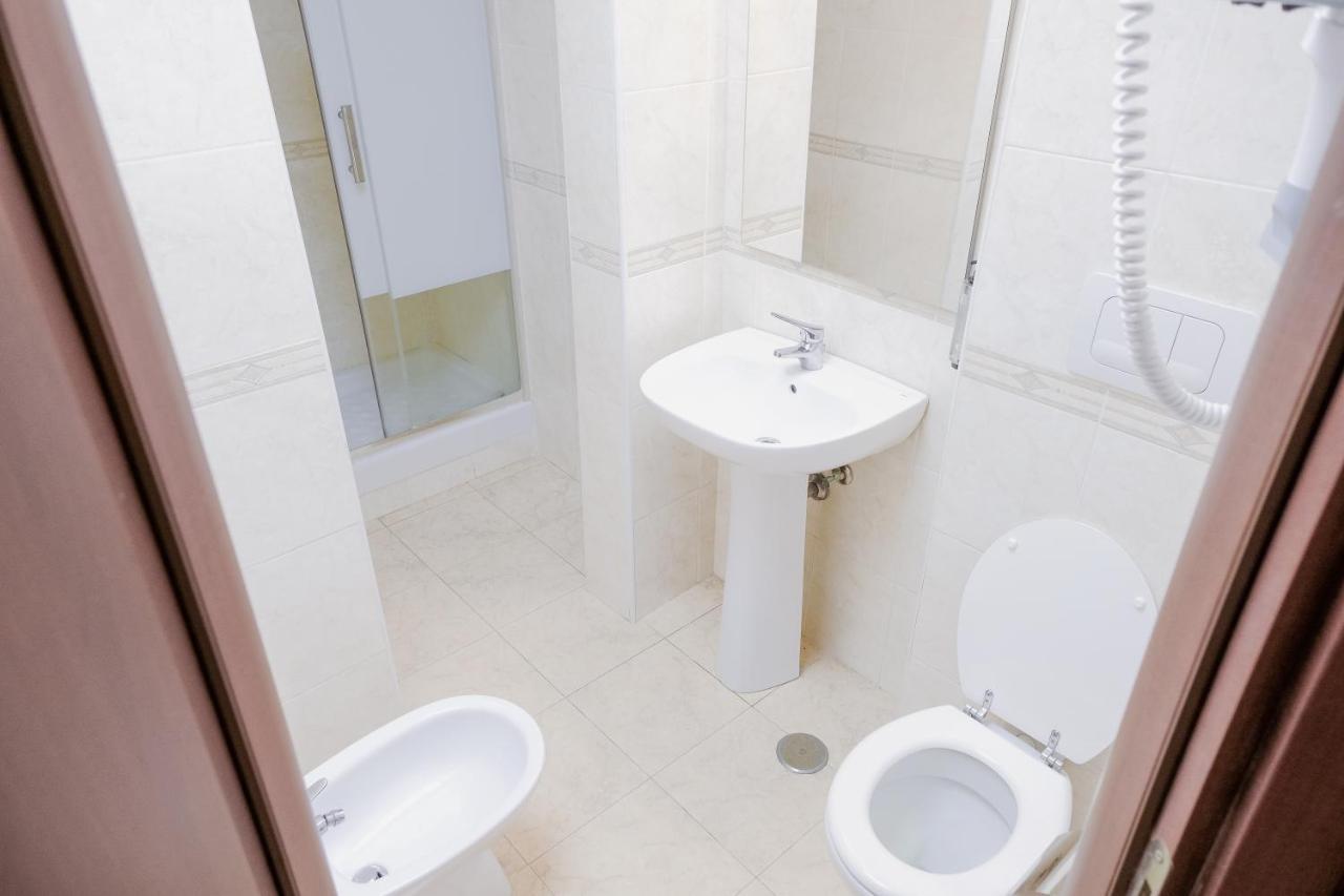 Hotel Alex Square 3*