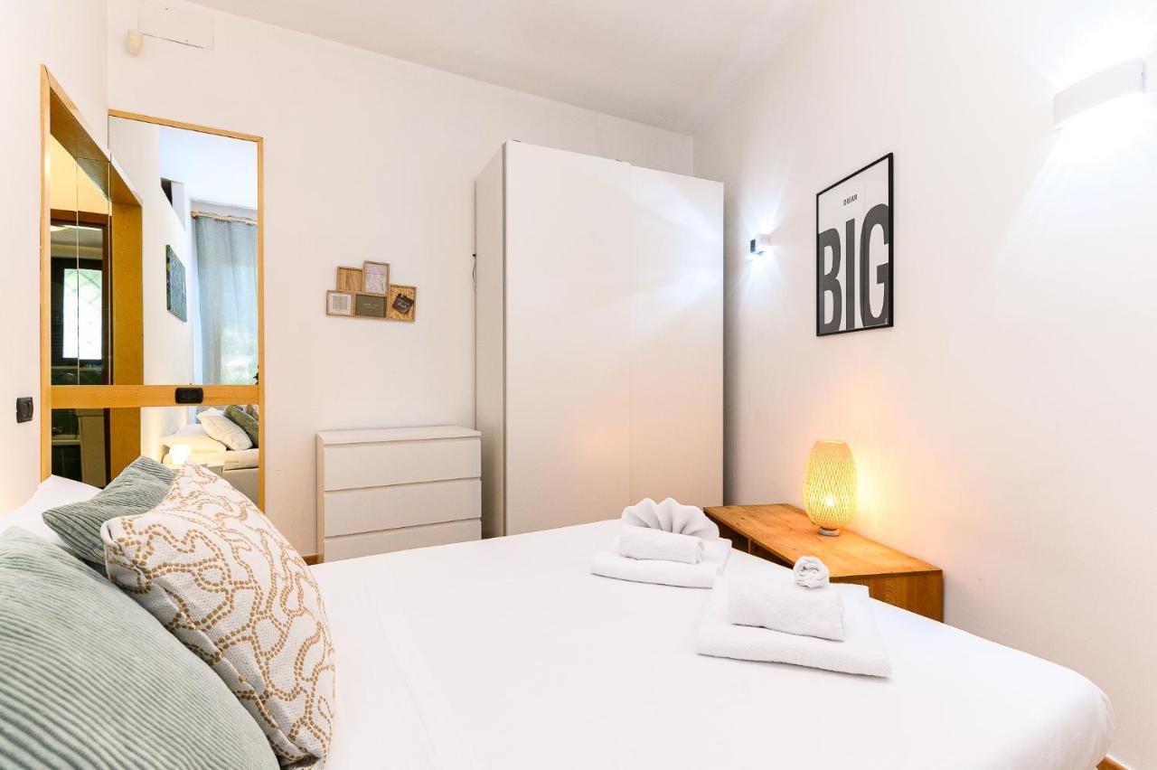 Cozy With Balcony By Ndp Rent Leilighet Roma