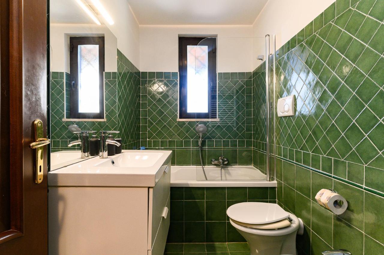 Cozy With Balcony By Ndp Rent Leilighet Roma