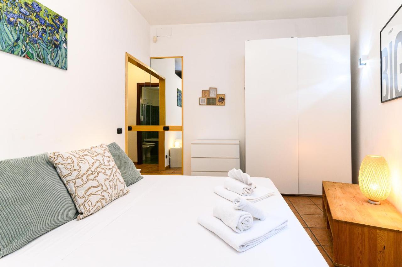 Cozy With Balcony By Ndp Rent * Roma