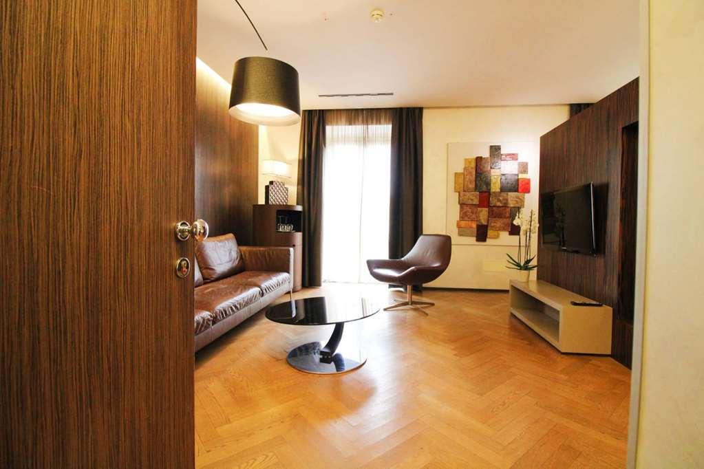 Berg Luxury Hotel 4*