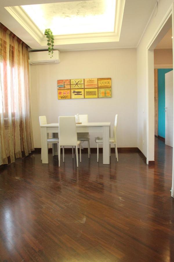 Capital House Apartment Rom