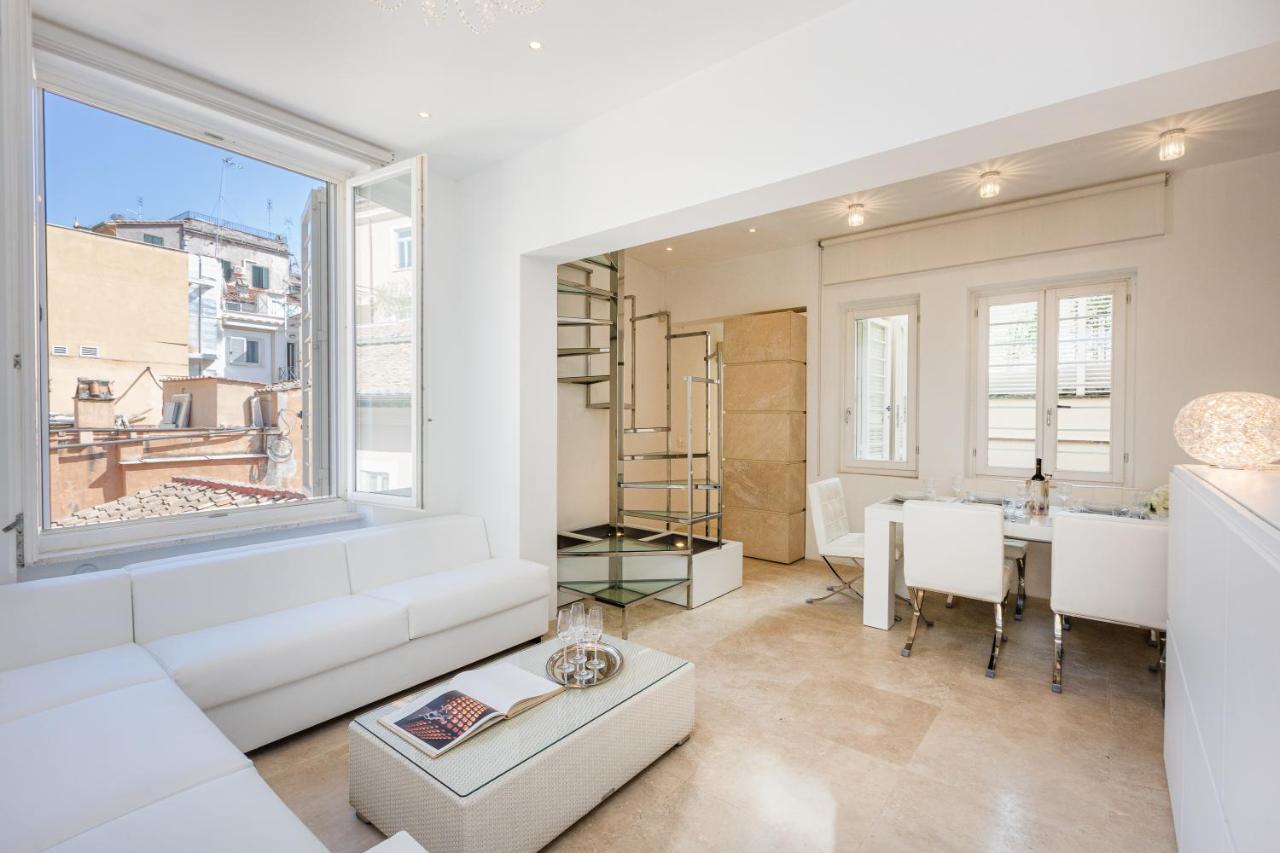 Amazing 3 Levels Penthouse Piazza Venezia Leilighet