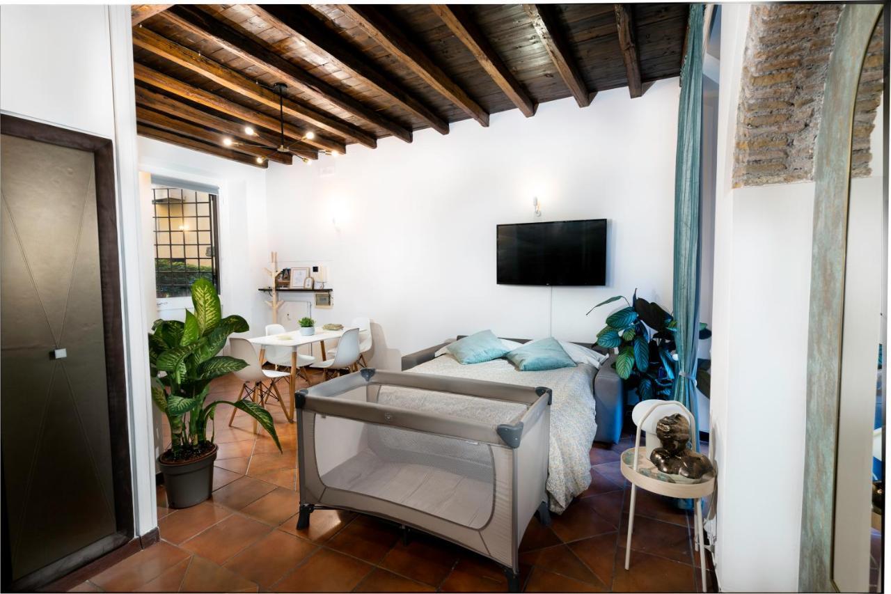 Quiet Trevi Fountain With Patio And Backyard * Roma
