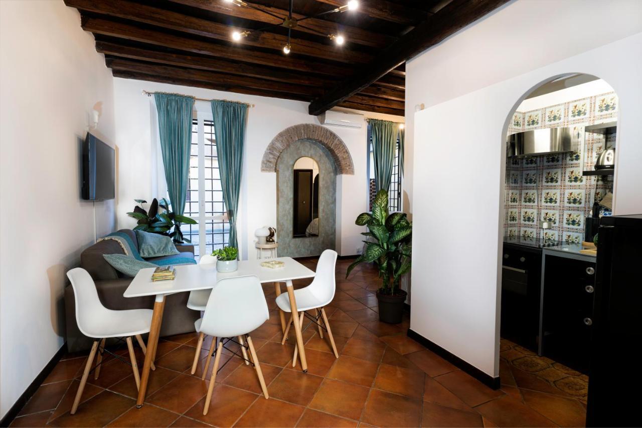 Quiet Trevi Fountain With Patio And Backyard Appartamento