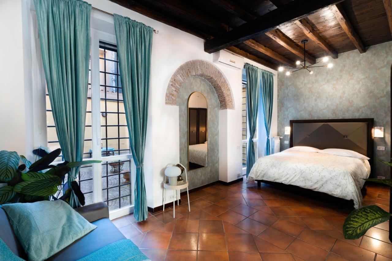Quiet Trevi Fountain With Patio And Backyard * Roma