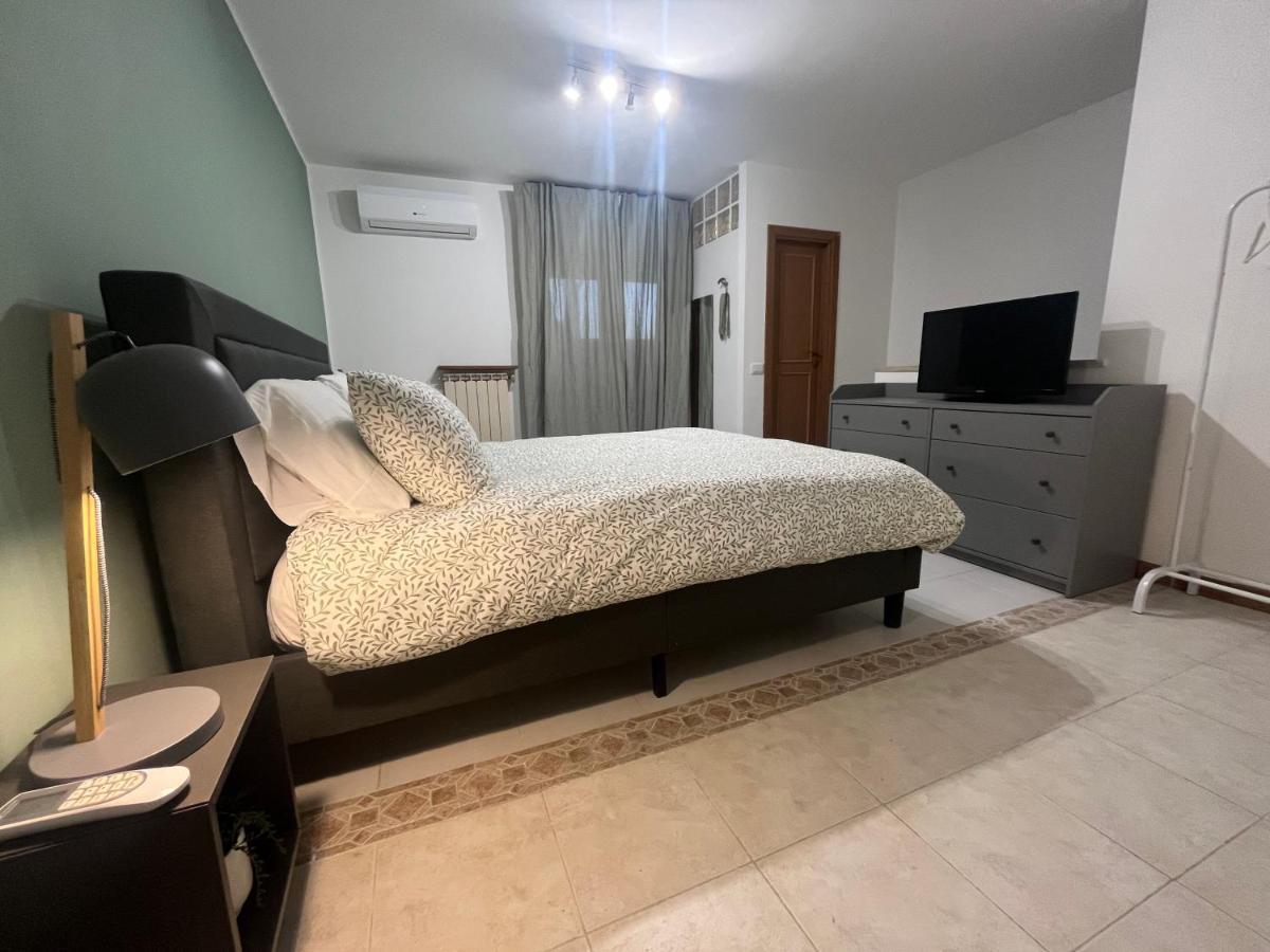 Miedonne In Apartamento Roma