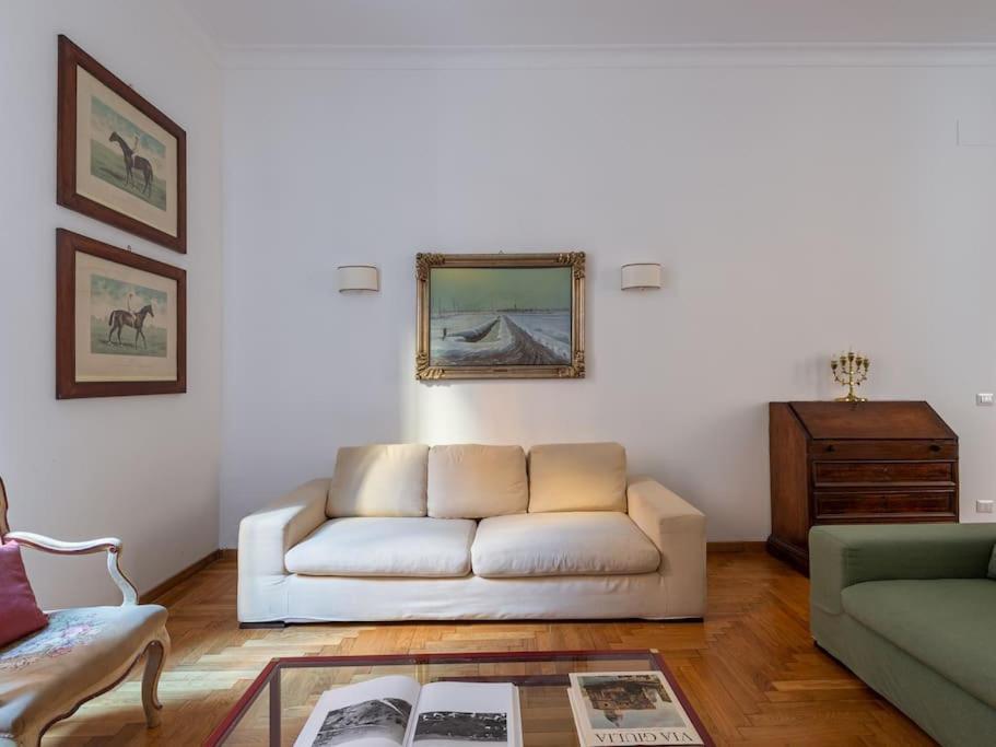 Apartment Giulia Luxury Two Bedroom Rom