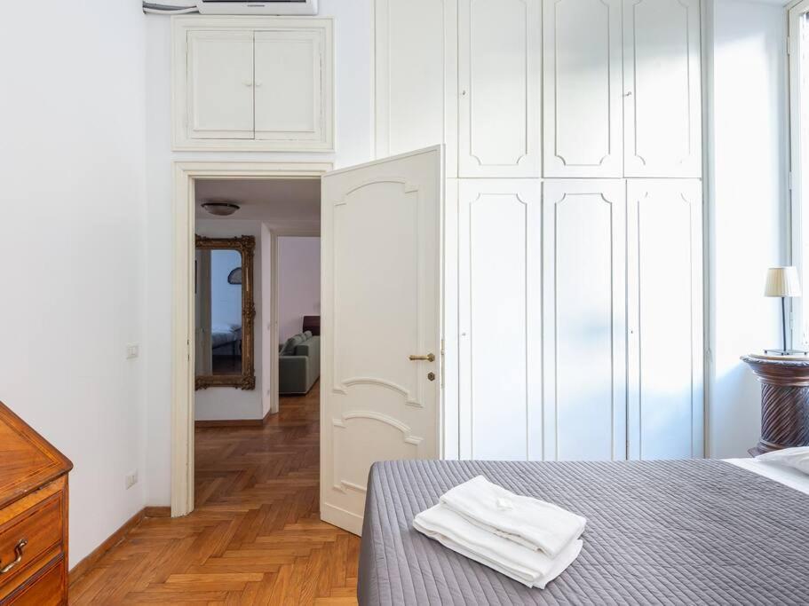 Giulia Luxury Two Bedroom Apartment *