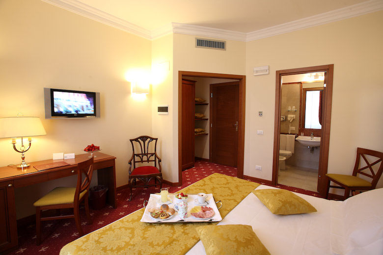 Milton 4* Rome