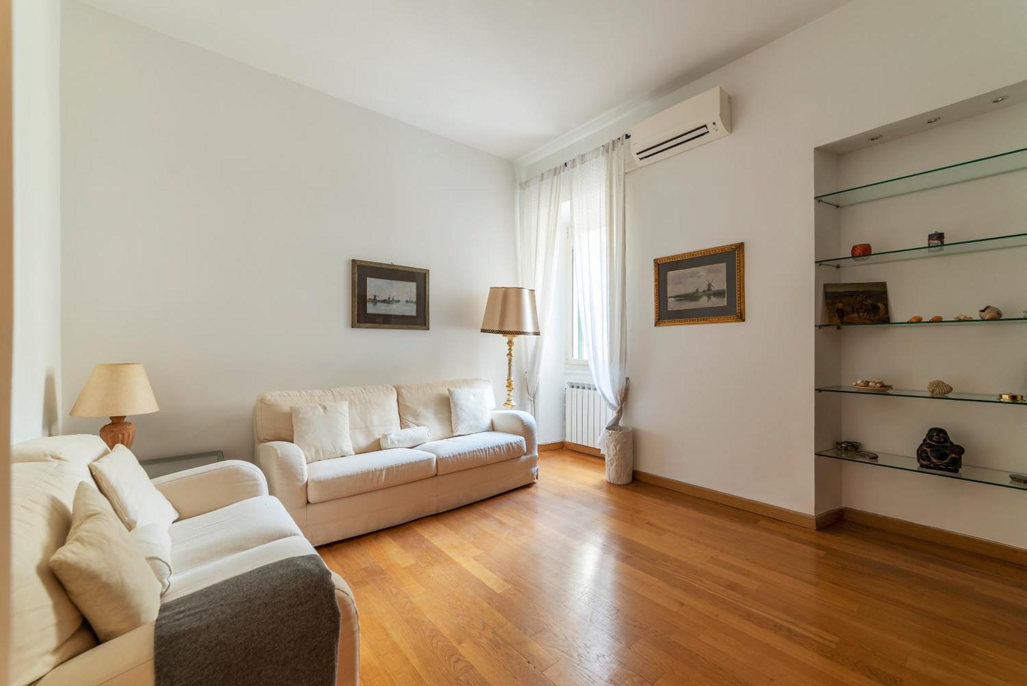 Accogliente E Colorato, A Pochi Passi Dal Colosseo - Fromhometorome Roma