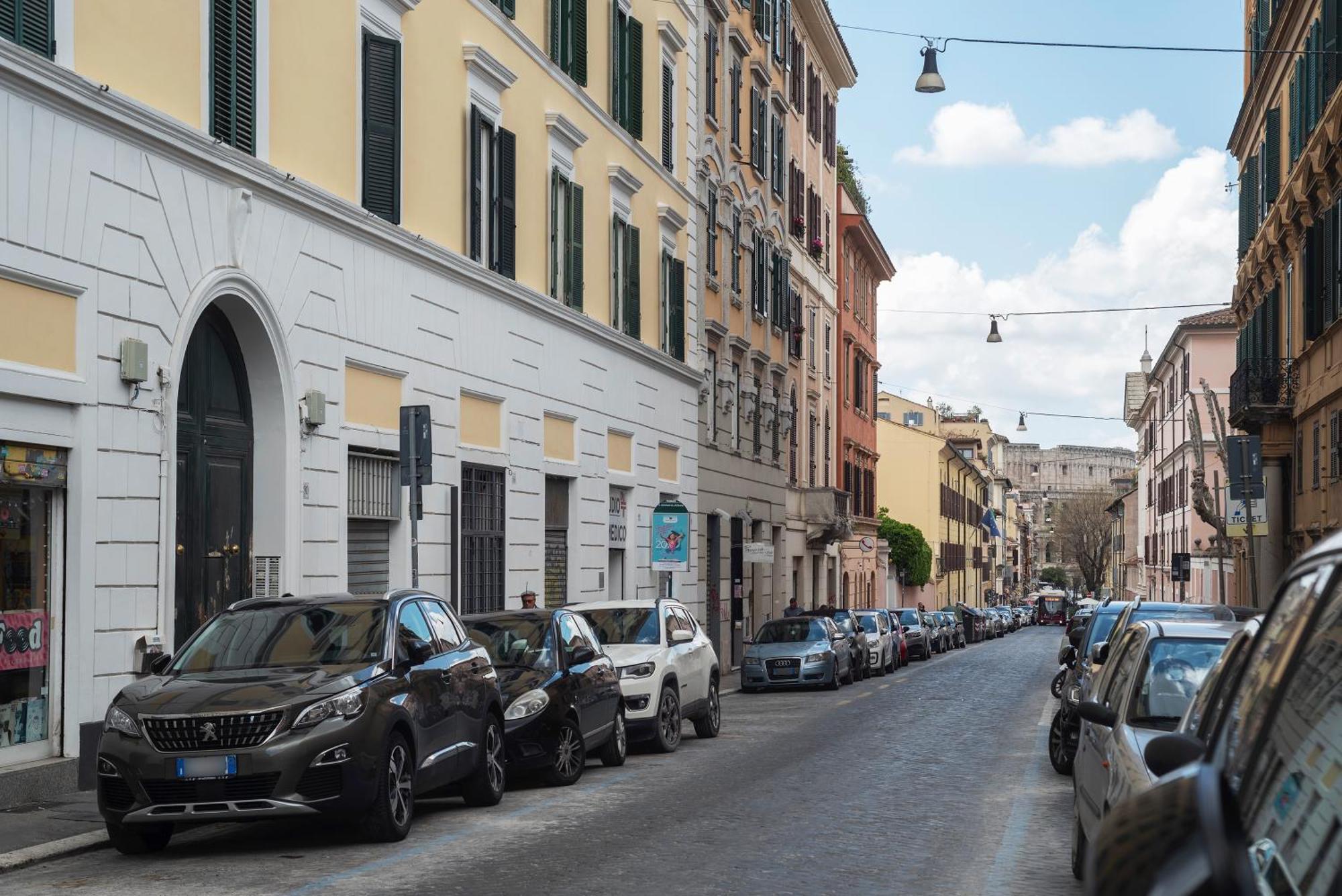 Leilighet Accogliente E Colorato, A Pochi Passi Dal Colosseo - Fromhometorome