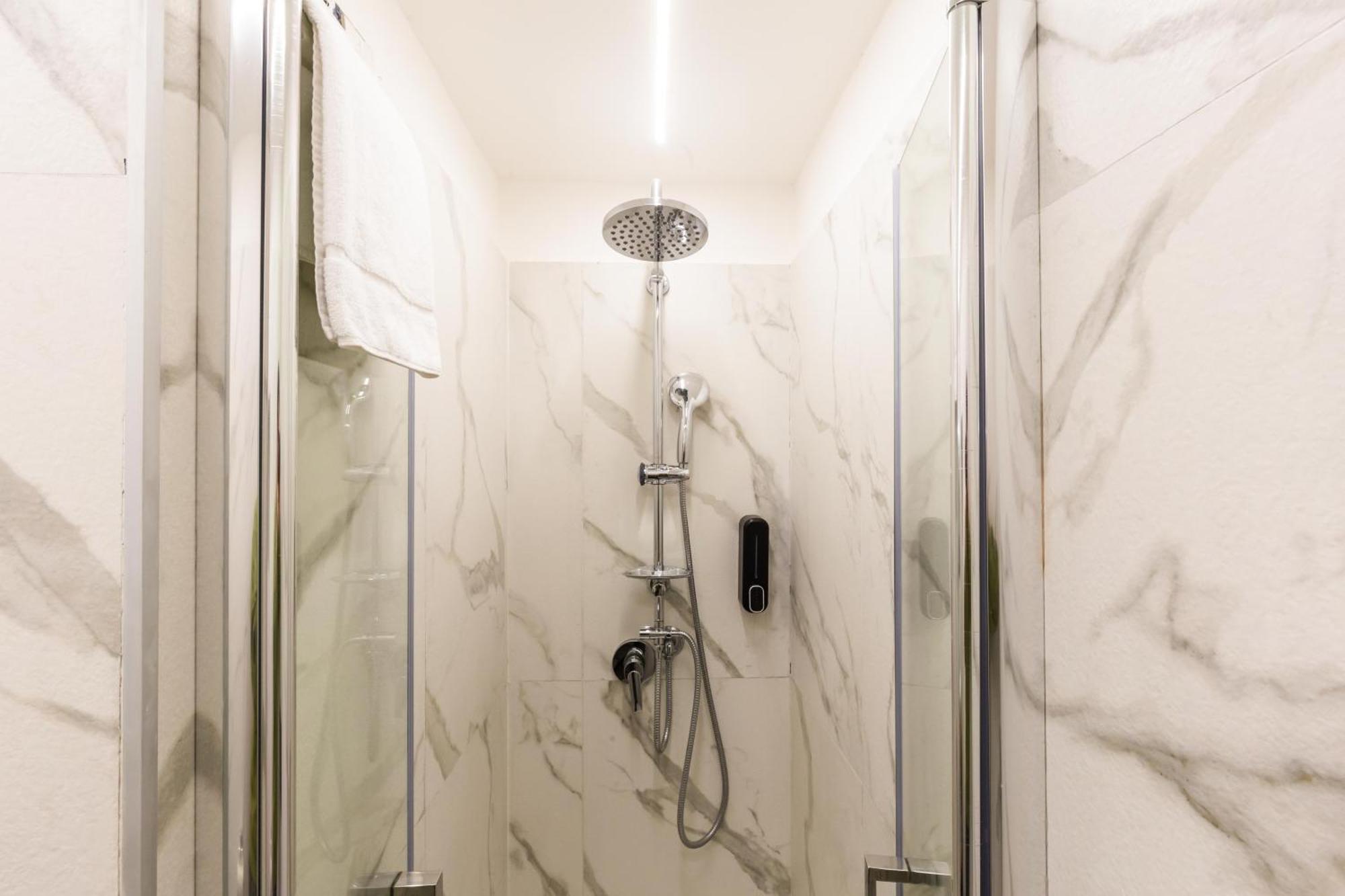 Cavour Luxury - Lr Collection