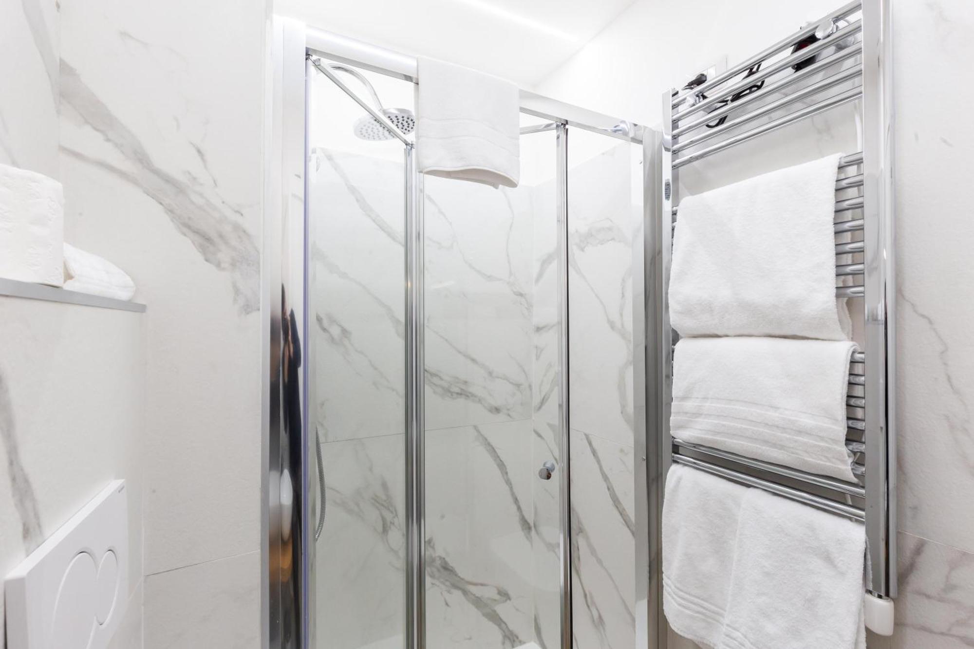 Cavour Luxury - Lr Collection Rom