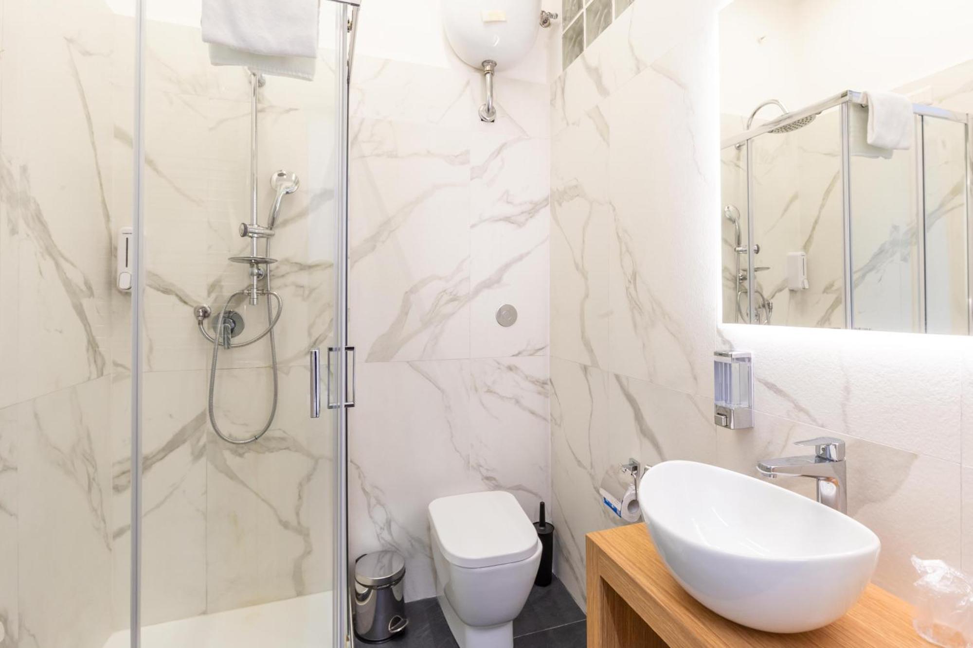 Cavour Luxury - Lr Collection * Rom
