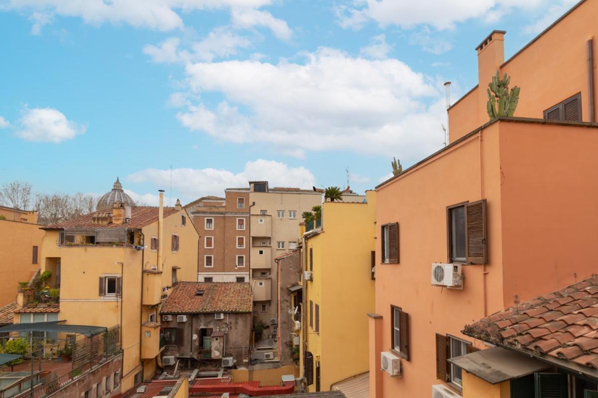 Casa Angelica, A Burghesius * Roma