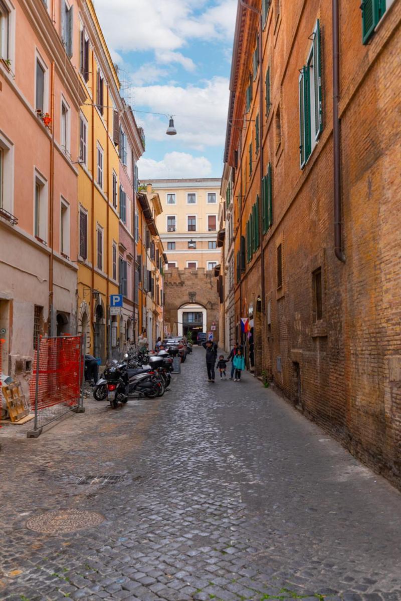 Casa Angelica, A Burghesius * Roma
