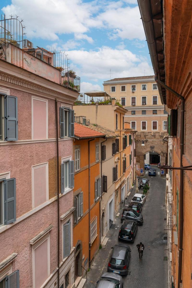 Casa Angelica, A Burghesius Roma