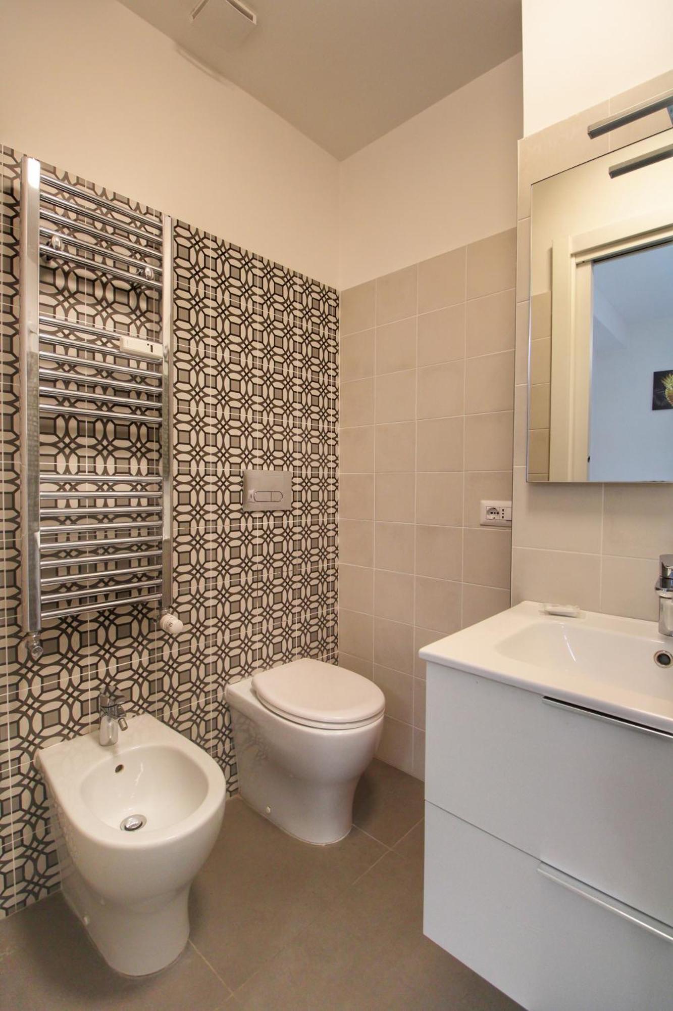 Delicious 2 Bed And Garden By Yh *