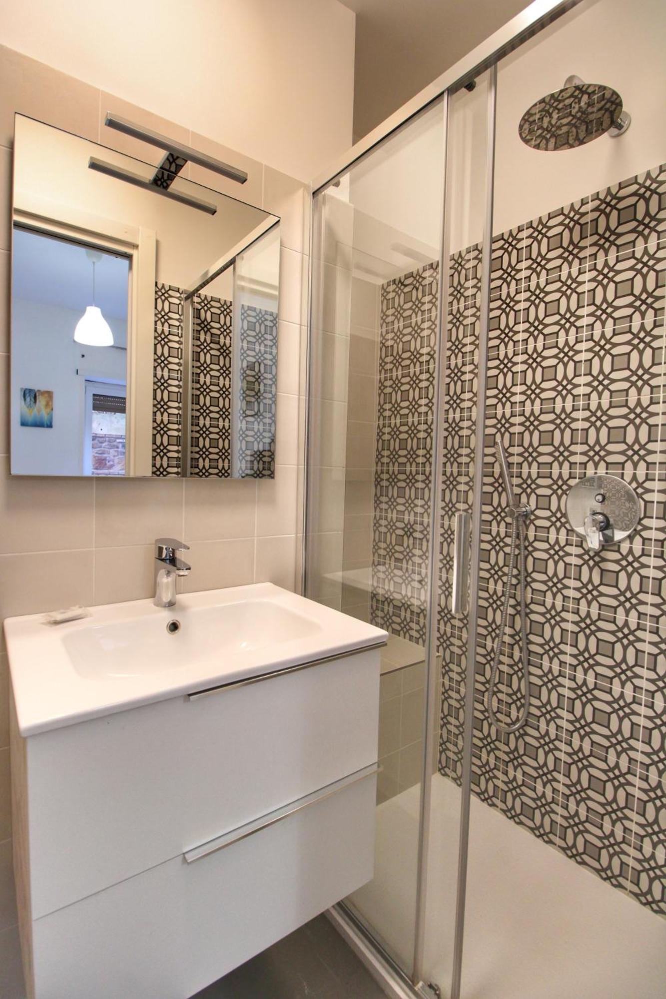 Delicious 2 Bed And Garden By Yh Rome