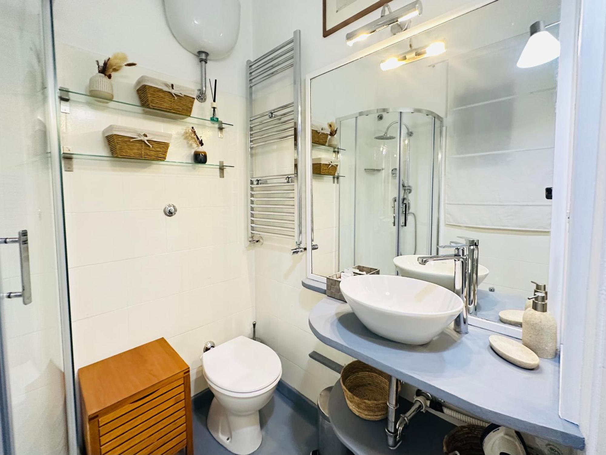 Elegant Two Bedroom Apartment-colosseum Rome