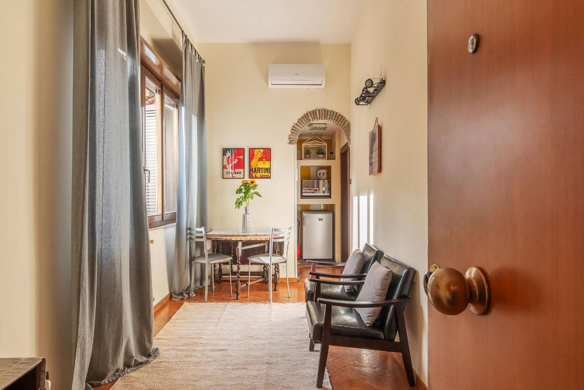 Piazza Navona Penthouse Apartment *